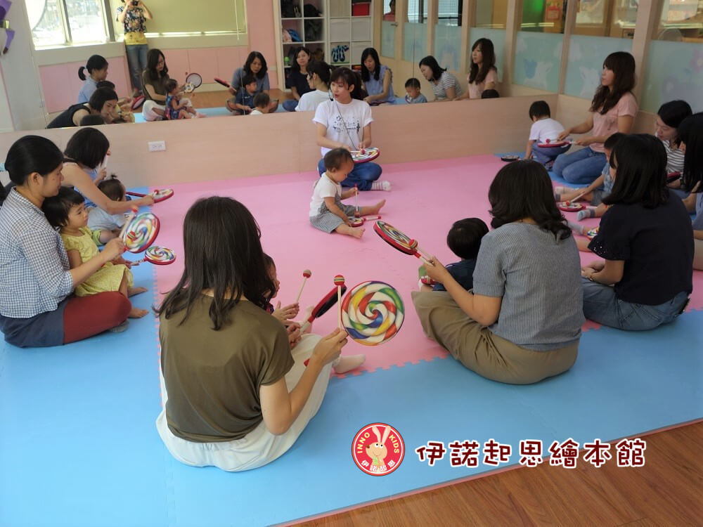 圖2:英文童謠搭配樂器帶孩子認識節奏 圖2:英文童謠搭配樂器帶孩子認識節奏